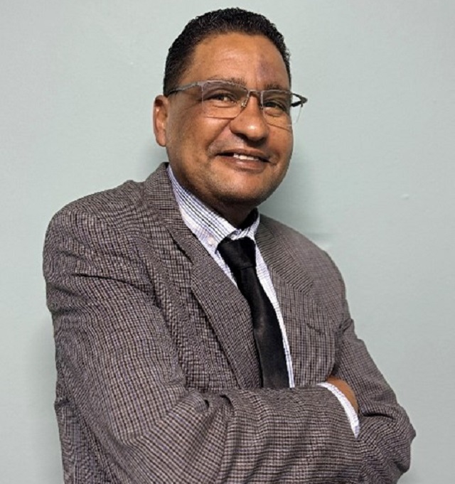 Mr Keriston Floris